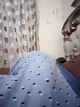 hugecrksam online show from 02.05.26