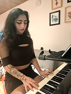 Lila Desiree online show from 11.17.25