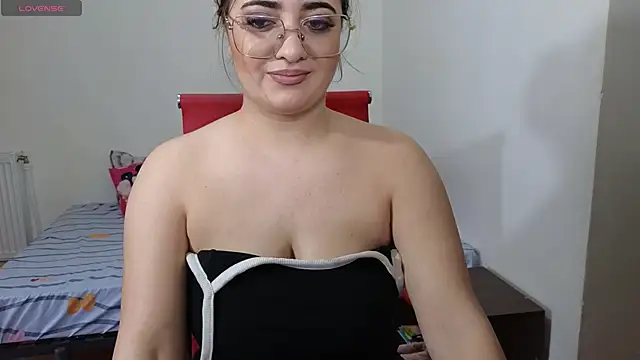 Snapshot of Boom_Lora chatting on 02.09.25 Boom Lora online show from 02.09.25