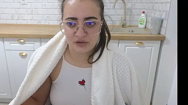 Snapshot of Boom_Lora chatting on 10.04.25 Boom Lora online show from 10.04.25