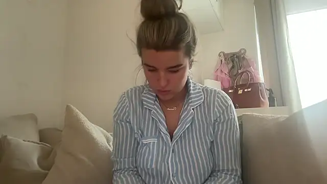 maisiesmithx online show from 10.28.25