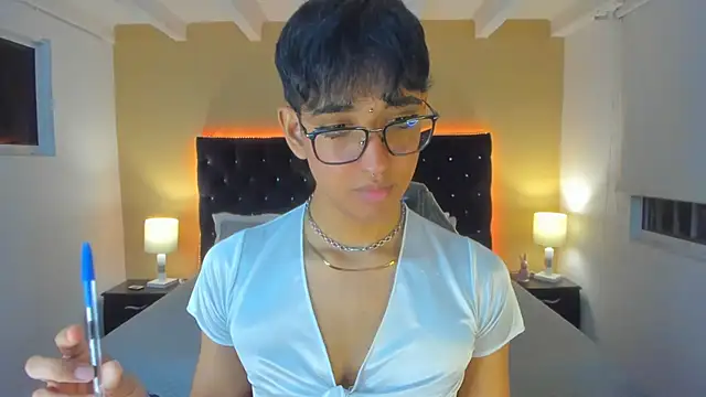 Snapshot of Dark_hairy_ chatting on 01.31.25 Dark hairy  online show from 01.31.25
