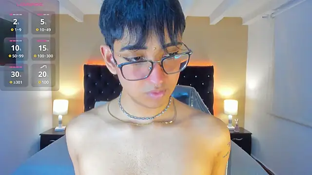 Snapshot of Dark_hairy_ chatting on 02.22.25 Dark hairy  online show from 02.22.25