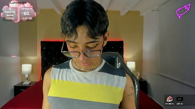 Snapshot of Dark_hairy_ chatting on 03.19.25 Dark hairy  online show from 03.19.25