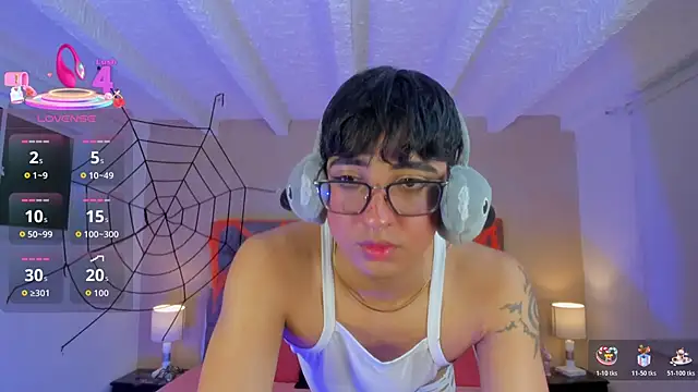 Snapshot of Dark_hairy_ chatting on 10.19.25 Dark hairy  online show from 10.19.25