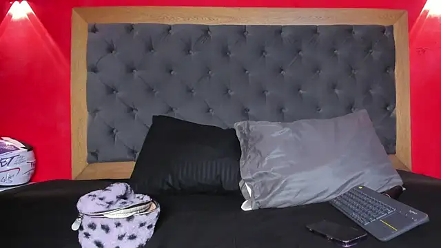 YayaHilton online show from 04.09.26