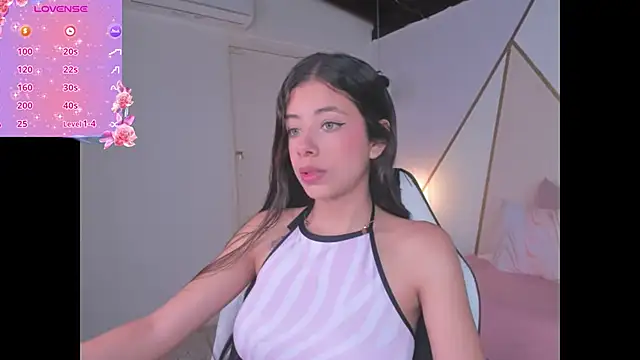 Snapshot of coraltaylor chatting on 12.12.24 coraltaylor online show from 12.12.24