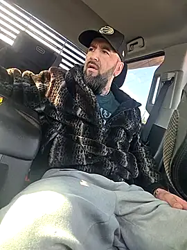 Snapshot of Beardedtattood chatting on 04.19.26 Beardedtattood online show from 04.19.26