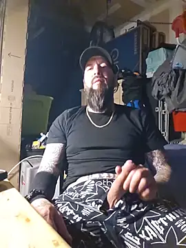 Snapshot of Beardedtattood chatting on 05.21.26 Beardedtattood online show from 05.21.26