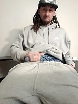 Snapshot of leeandrewlongstroke21 chatting on 11.13.25 leeandrewlongstroke21 online show from 11.13.25