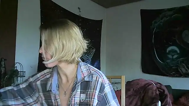 Snapshot of yola181 chatting on 01.18.25 yola181 online show from 01.18.25