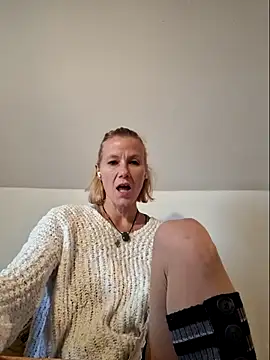 Snapshot of yola181 chatting on 02.26.25 yola181 online show from 02.26.25