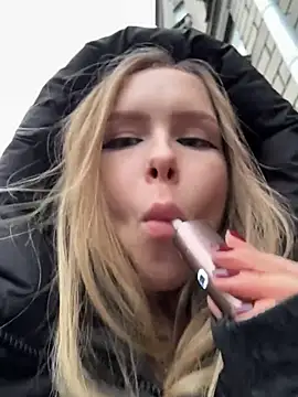 mur girl online show from 11.28.25