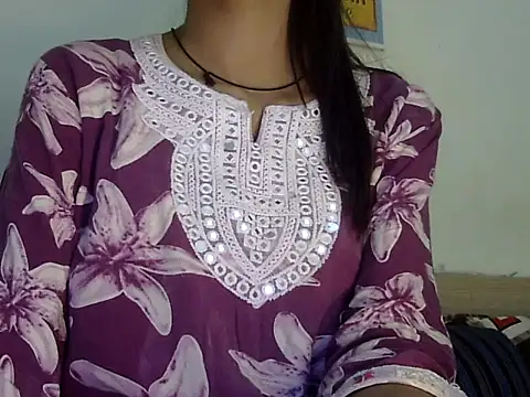 MAAYRA 09 online show from 02.17.26