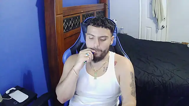 Snapshot of MasterKvn chatting on 03.12.25 MasterKvn online show from 03.12.25