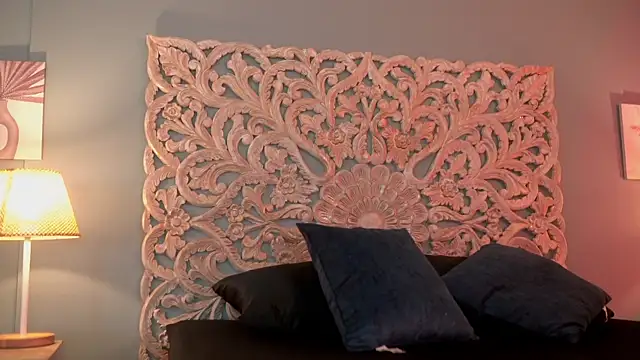 lupeebony online show from 10.31.25