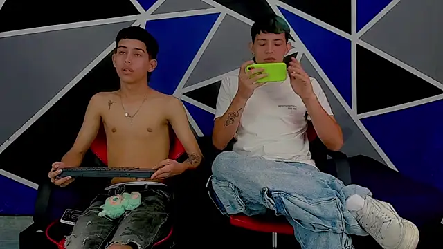 migueyalejo teens online show from 03.15.25