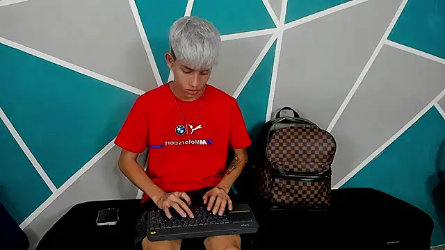 migueyalejo teens online show from 10.25.25