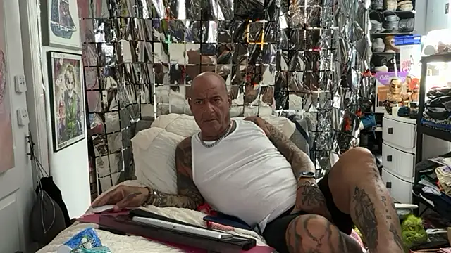 Snapshot of joeytatts66 chatting on 05.18.26 joeytatts66 online show from 05.18.26