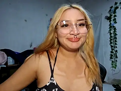 Snapshot of sadnessgyall chatting on 01.06.25 sadnessgyall online show from 01.06.25