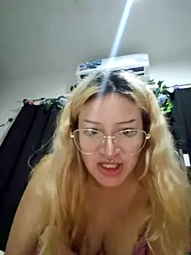 Snapshot of sadnessgyall chatting on 03.05.25 sadnessgyall online show from 03.05.25