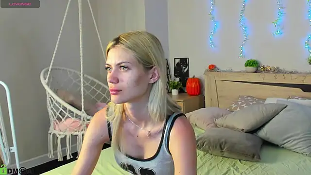 Snapshot of Cherry_Price chatting on 06.14.26 Cherry Price online show from 06.14.26