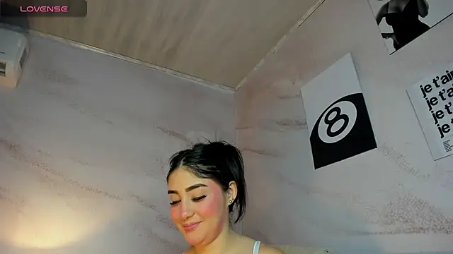 Snapshot of Belliinda_21 chatting on 04.21.26 Belliinda 21 online show from 04.21.26