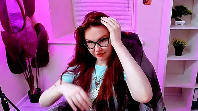 CarolGiggly online show from 04.10.26