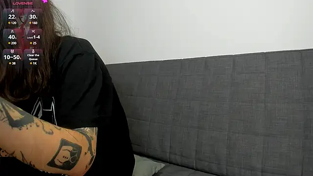 Snapshot of ravenousbiter chatting on 12.11.24 ravenousbiter online show from 12.11.24