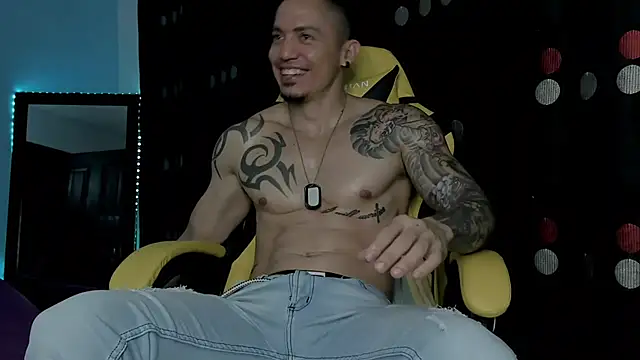 Snapshot of Alex_motta chatting on 03.23.25 Alex motta online show from 03.23.25
