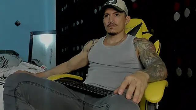Snapshot of Alex_motta chatting on 09.11.25 Alex motta online show from 09.11.25
