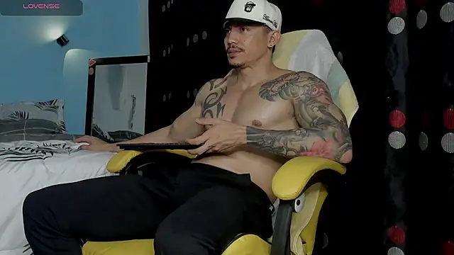 Snapshot of Alex_motta chatting on 09.14.25 Alex motta online show from 09.14.25