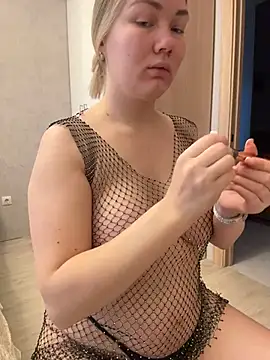 LianaCruz   online show from 01.19.26