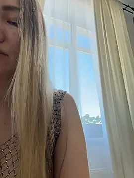 Snapshot of LianaCruz__ chatting on 04.16.26 LianaCruz online show from 04.16.26