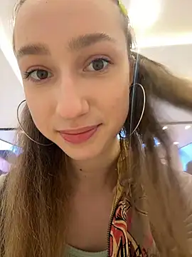 Snapshot of Lia__Love chatting on 12.17.24 Lia Love online show from 12.17.24