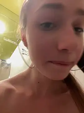 Snapshot of Lia__Love chatting on 12.17.24 Lia Love online show from 12.17.24
