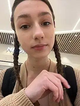Snapshot of Lia__Love chatting on 12.19.24 Lia Love online show from 12.19.24