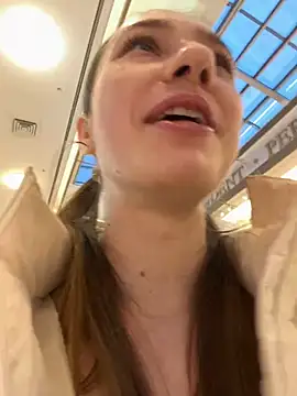 Snapshot of Lia__Love chatting on 12.28.24 Lia Love online show from 12.28.24