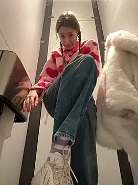 Snapshot of Lia__Love chatting on 01.20.25 Lia Love online show from 01.20.25