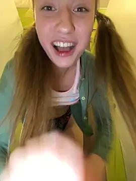 Snapshot of Lia__Love chatting on 03.21.25 Lia Love online show from 03.21.25
