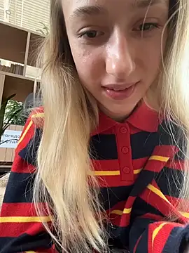 Snapshot of Lia__Love chatting on 10.07.25 Lia Love online show from 10.07.25