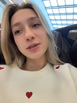 Snapshot of Lia__Love chatting on 10.17.25 Lia Love online show from 10.17.25