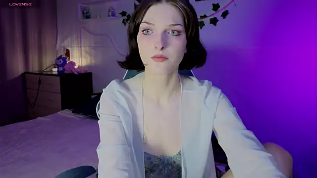 Snapshot of Sweet_Paradox chatting on 09.17.25 Sweet Paradox online show from 09.17.25