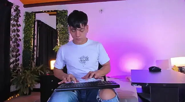 Valentino  X online show from 03.03.25