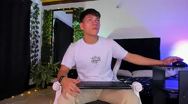 Valentino  X online show from 03.10.25