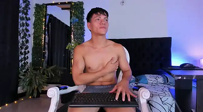 Valentino  X online show from 03.11.25