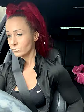 Snapshot of SweetSolez chatting on 12.04.25 SweetSolez online show from 12.04.25