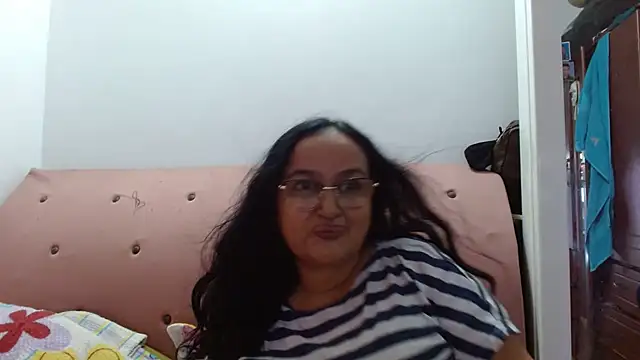GiaNahomi online show from 02.14.25