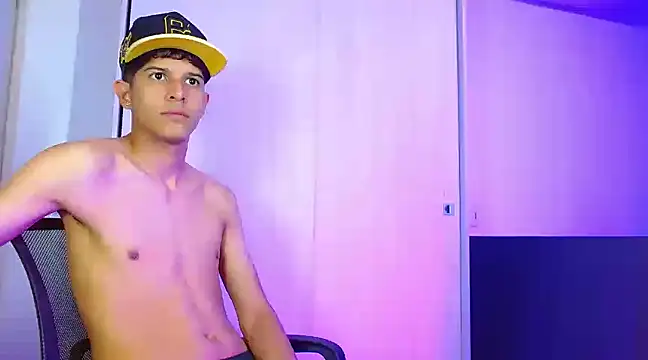 Snapshot of LiamGadiell chatting on 12.16.24 LiamGadiell online show from 12.16.24