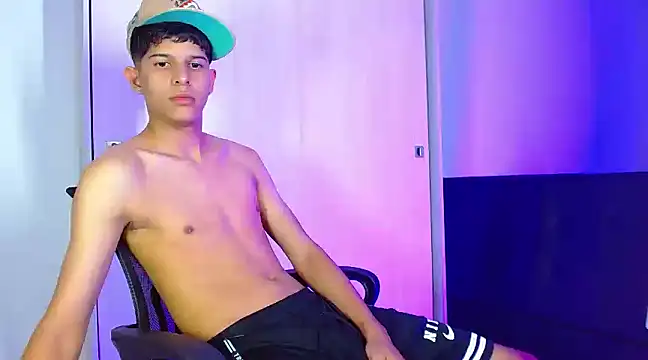 Snapshot of LiamGadiell chatting on 12.19.24 LiamGadiell online show from 12.19.24